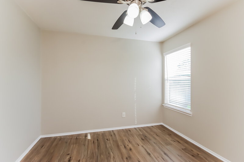 2,060/Mo, 330 Harbor Mist Dr Crosby, TX 77532 Bedroom View 3