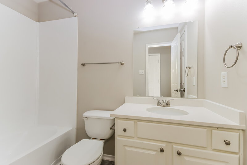 2,060/Mo, 330 Harbor Mist Dr Crosby, TX 77532 Bathroom View