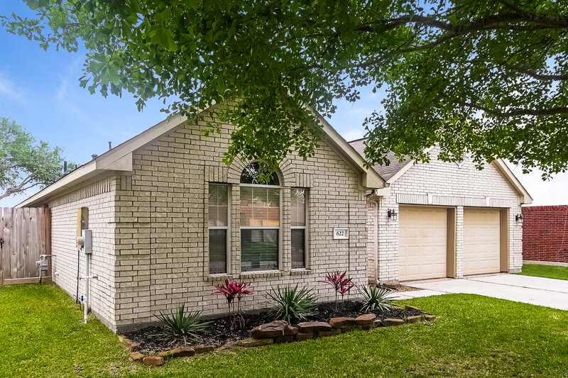 2,665/Mo, 622 Oak Briar Dr Kemah, TX 77565 Front View