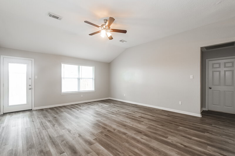 2,665/Mo, 622 Oak Briar Dr Kemah, TX 77565 Living Room View 2