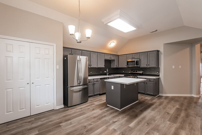 2,665/Mo, 622 Oak Briar Dr Kemah, TX 77565 Kitchen View 2