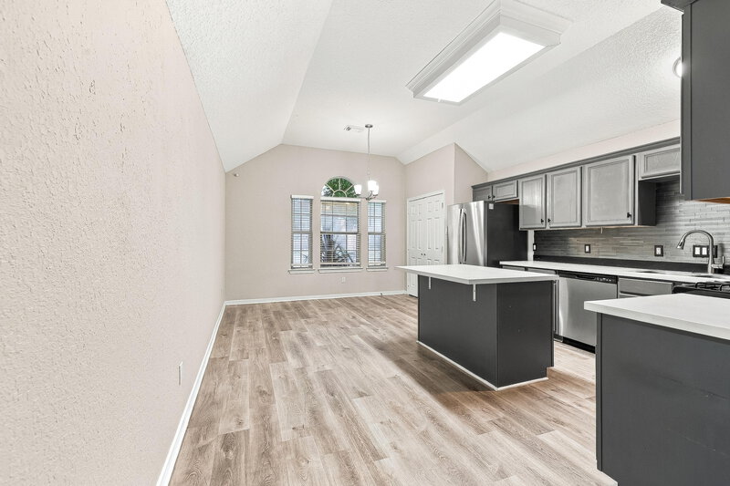 2,260/Mo, 622 Oak Briar Dr Kemah, TX 77565 Kitchen View 2