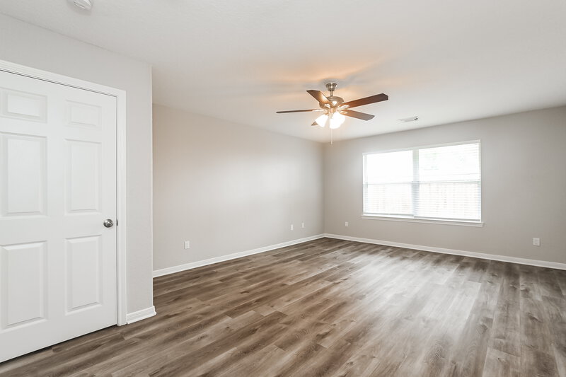 2,665/Mo, 622 Oak Briar Dr Kemah, TX 77565 Main Bedroom View