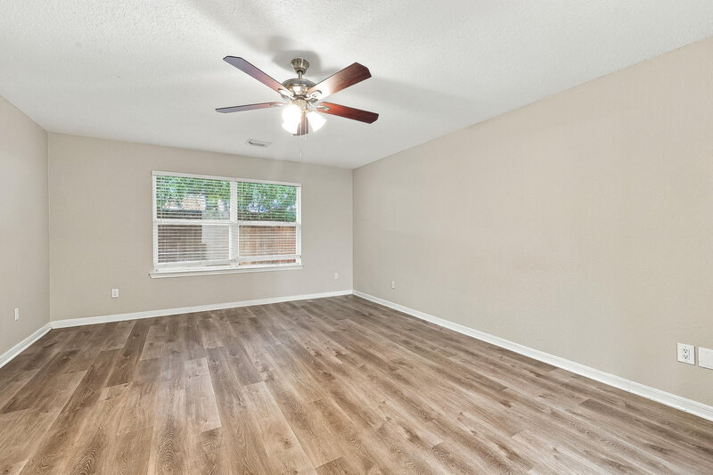 2,260/Mo, 622 Oak Briar Dr Kemah, TX 77565 Primary Bedroom View
