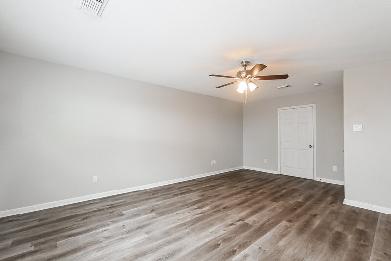 2,665/Mo, 622 Oak Briar Dr Kemah, TX 77565 Main Bedroom View 2