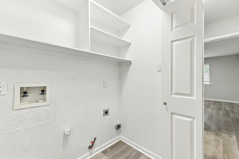 2,260/Mo, 622 Oak Briar Dr Kemah, TX 77565 Closet View