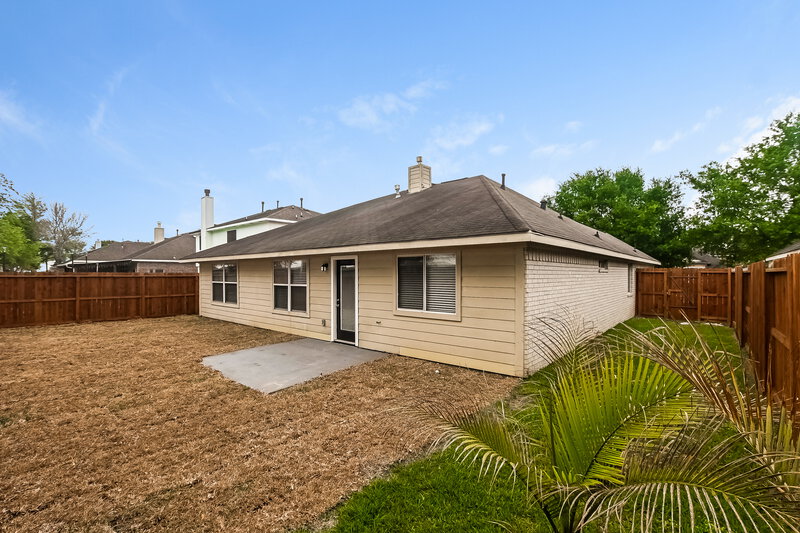2,665/Mo, 622 Oak Briar Dr Kemah, TX 77565 Rear View