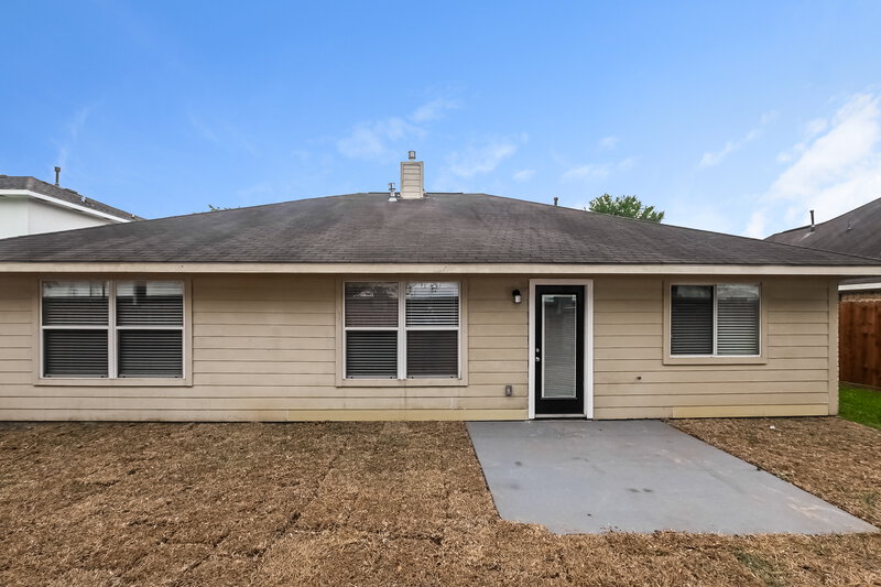2,665/Mo, 622 Oak Briar Dr Kemah, TX 77565 Rear View 2