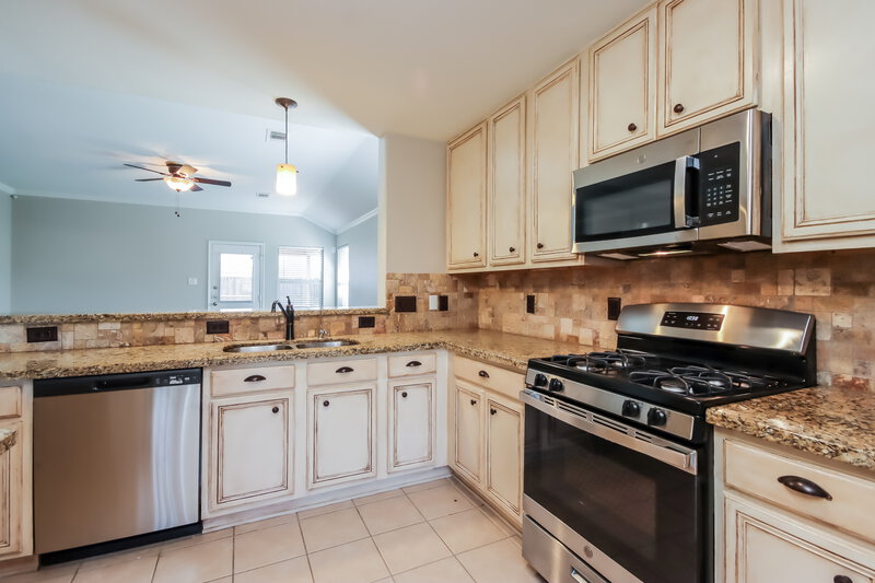 1,935/Mo, 415 Crosby Village Dr Crosby, TX 77532 Kitchen View 3