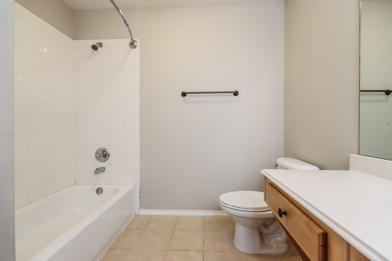 1,935/Mo, 415 Crosby Village Dr Crosby, TX 77532 Main Bathroom View 2