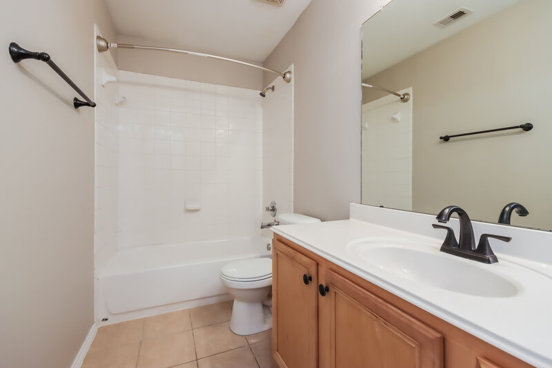 1,935/Mo, 415 Crosby Village Dr Crosby, TX 77532 Bathroom View