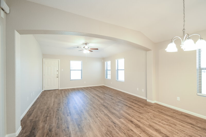 2,205/Mo, 135 Tonkawa Canyon Dr La Marque, TX 77568 Living Room View