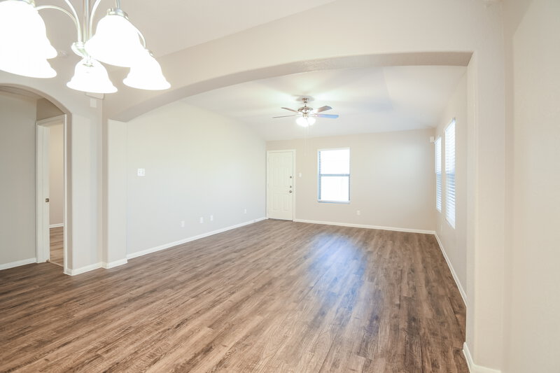2,205/Mo, 135 Tonkawa Canyon Dr La Marque, TX 77568 Living Room View 2