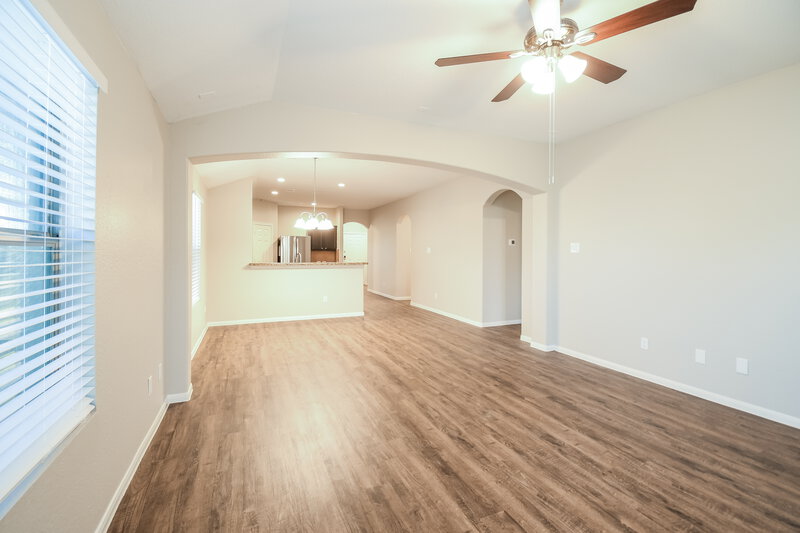 2,205/Mo, 135 Tonkawa Canyon Dr La Marque, TX 77568 Living Room View 3