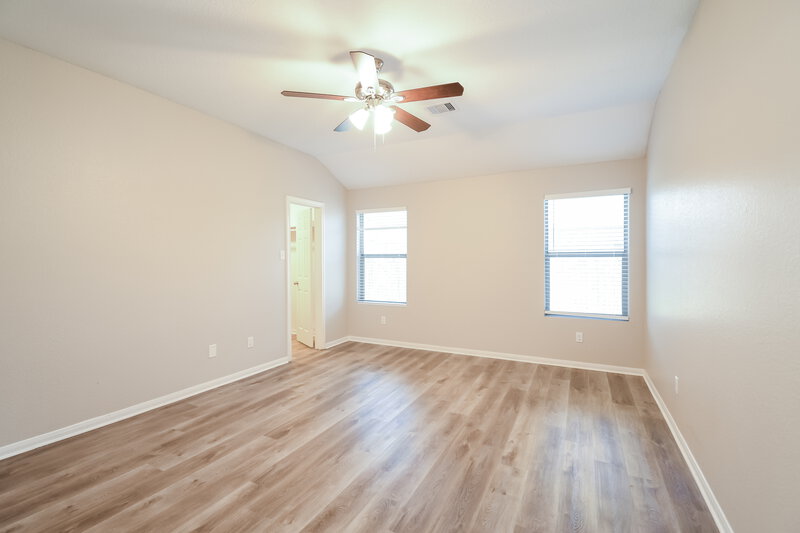 2,205/Mo, 135 Tonkawa Canyon Dr La Marque, TX 77568 Main Bedroom View