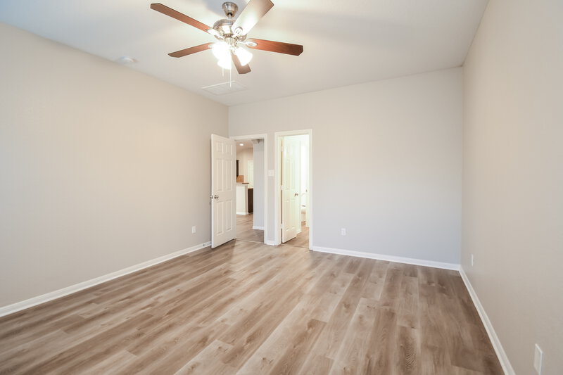 2,205/Mo, 135 Tonkawa Canyon Dr La Marque, TX 77568 Main Bedroom View 2