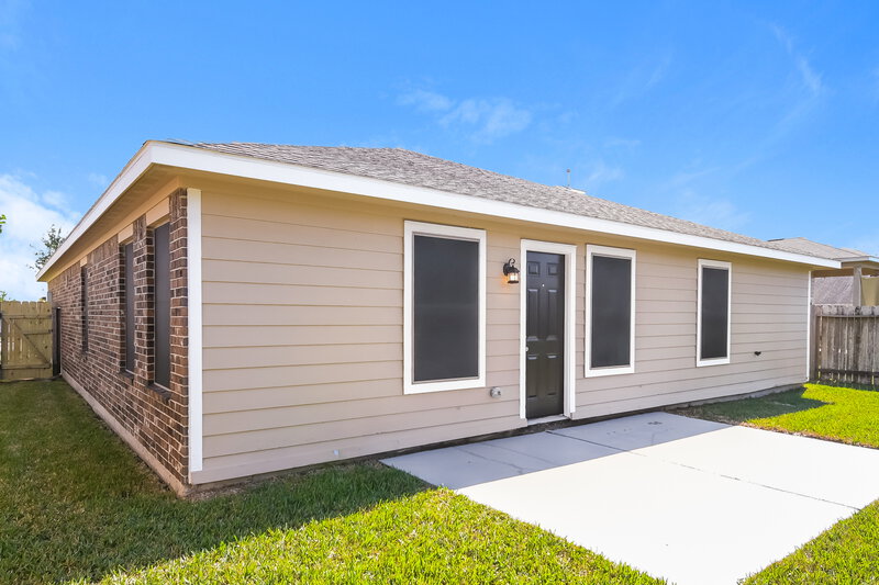 2,205/Mo, 135 Tonkawa Canyon Dr La Marque, TX 77568 Rear View