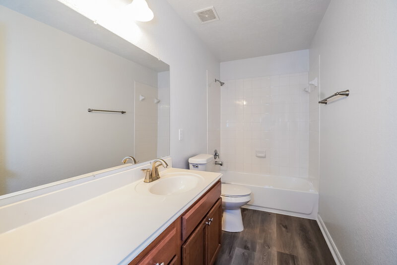 2,335/Mo, 3007 Mustang Meadow Ln Manvel, TX 77578 Bathroom View