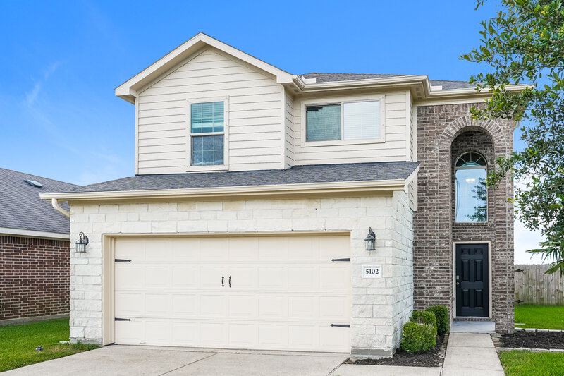 2,080/Mo, 5102 Lagoon Ct Bacliff, TX 77518 Front View