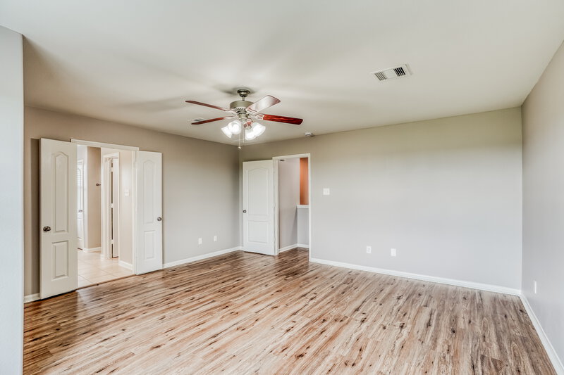 2,080/Mo, 5102 Lagoon Ct Bacliff, TX 77518 Main Bedroom View 2
