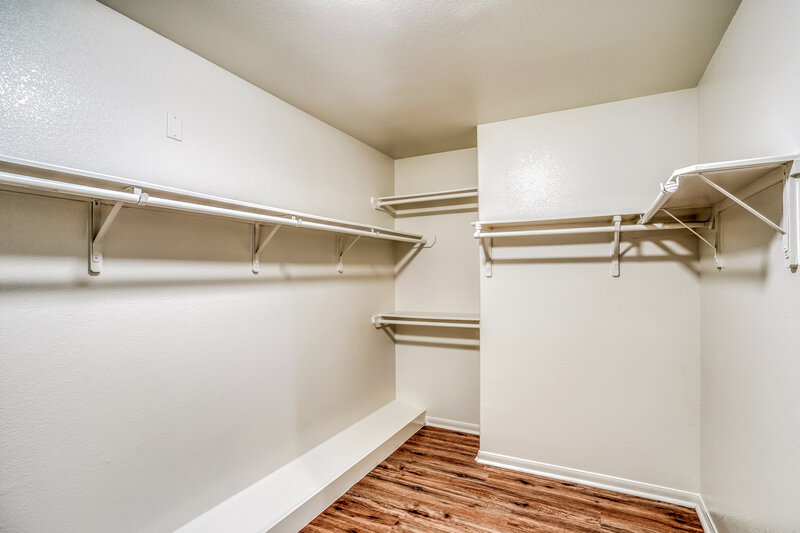 2,080/Mo, 5102 Lagoon Ct Bacliff, TX 77518 Walk In Closet View