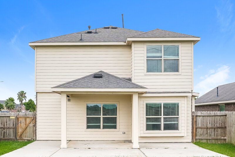 2,080/Mo, 5102 Lagoon Ct Bacliff, TX 77518 Rear View