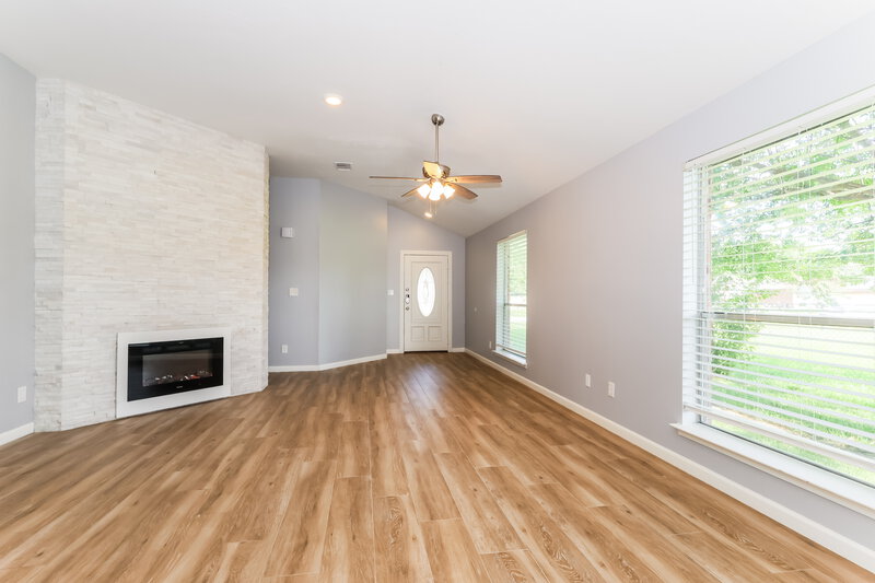 1,745/Mo, 318 Lazy Ln Montgomery, TX 77356 Living Room View 2