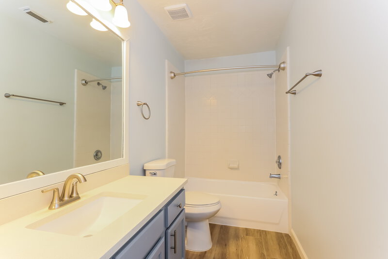 1,745/Mo, 318 Lazy Ln Montgomery, TX 77356 Bathroom View