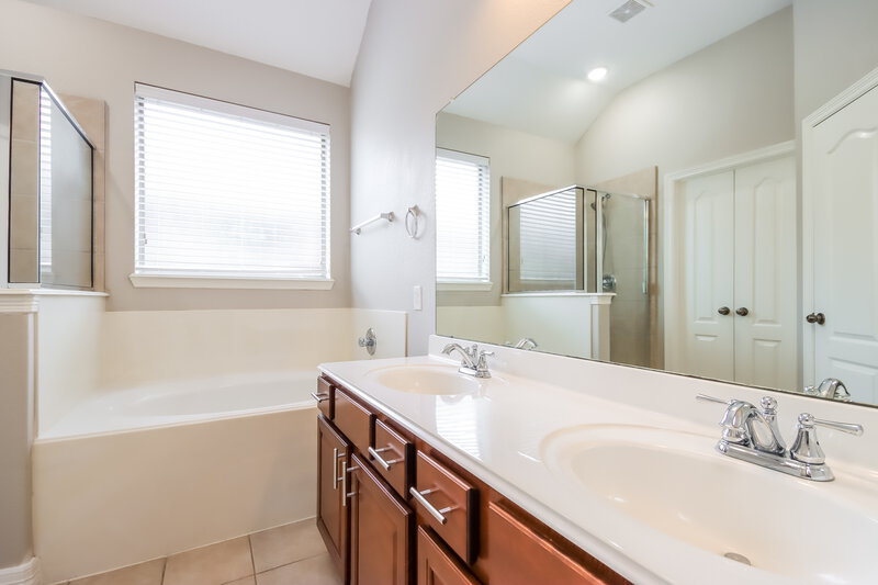 1,980/Mo, 21628 Twitch Ct Porter, TX 77365 Main Bathroom View 2