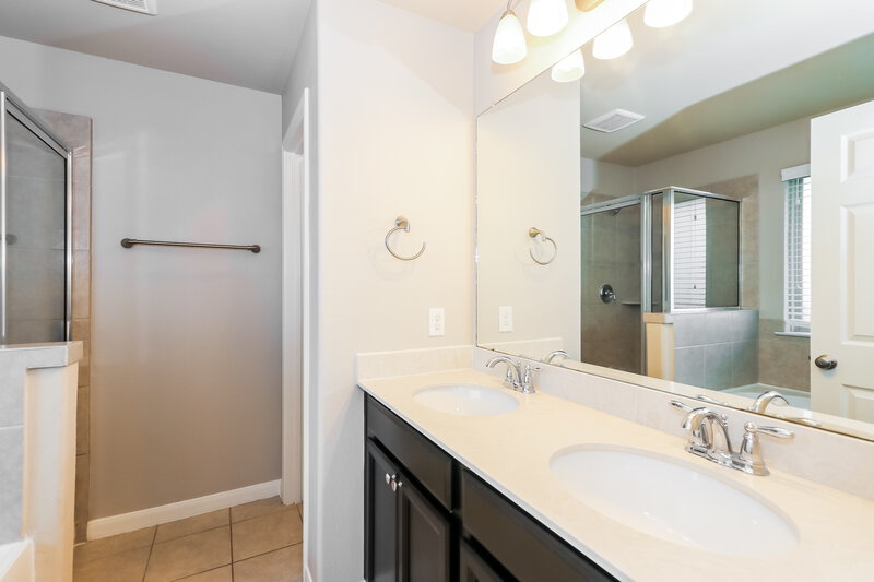 2,055/Mo, 18919 Hartford Falls Ln Richmond, TX 77407 Main Bathroom View