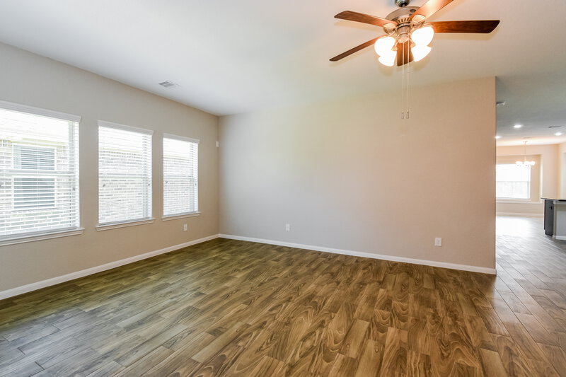 2,370/Mo, 5134 Misty Ln Bacliff, TX 77518 Living Room View 2