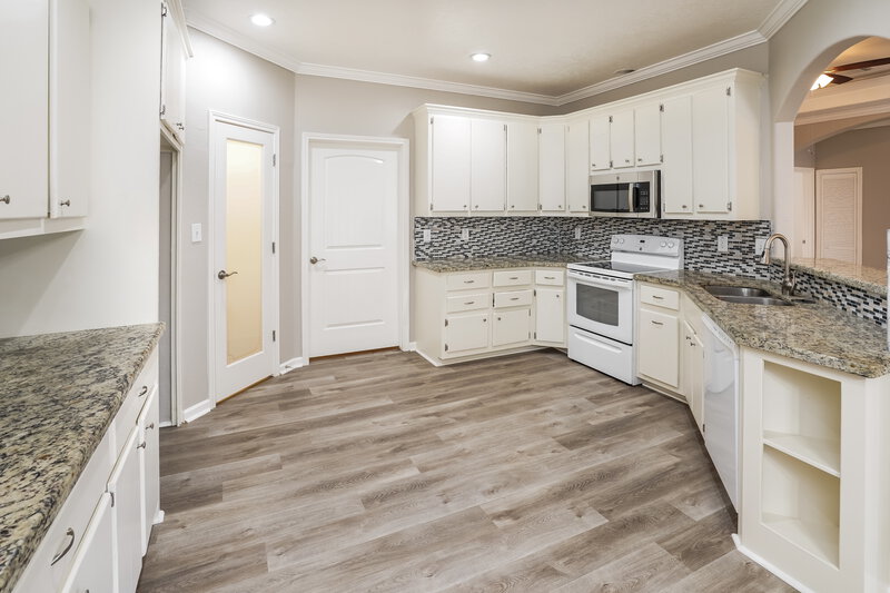 1,925/Mo, 212 Kellyn Ct Conroe, TX 77306 Kitchen View