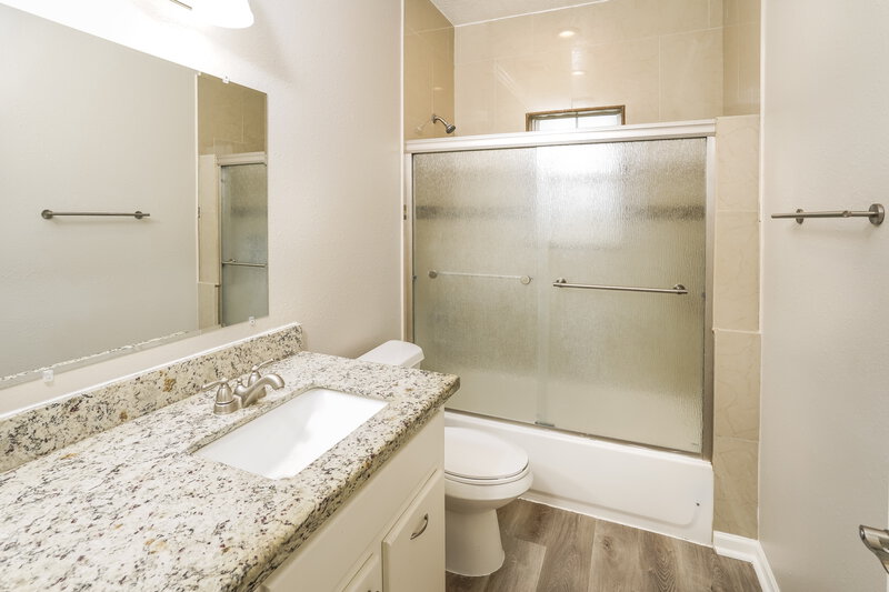 1,925/Mo, 212 Kellyn Ct Conroe, TX 77306 Bathroom View