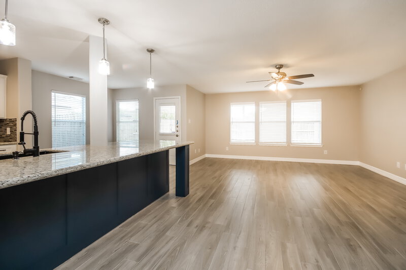 2,480/Mo, 14218 Willow Mountain Ln Houston, TX 77047 Living Room View 2