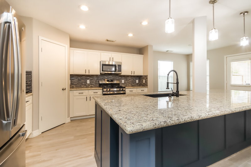 2,480/Mo, 14218 Willow Mountain Ln Houston, TX 77047 Kitchen View