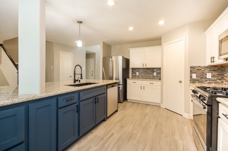 2,480/Mo, 14218 Willow Mountain Ln Houston, TX 77047 Kitchen View 2