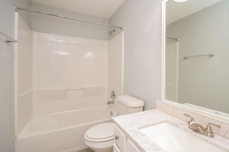 2,480/Mo, 14218 Willow Mountain Ln Houston, TX 77047 Bathroom View