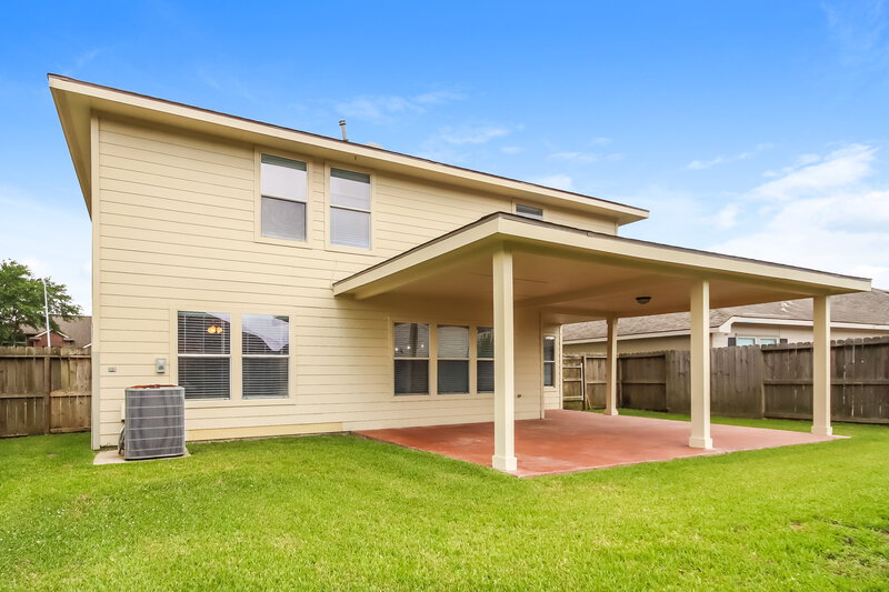 2,480/Mo, 14218 Willow Mountain Ln Houston, TX 77047 Rear View