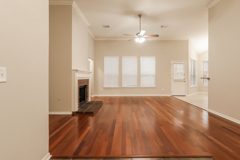 2,395/Mo, 19 Rosewater Pl Spring, TX 77381 Living Room View