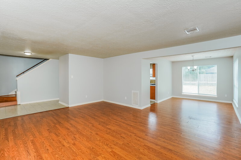 2,025/Mo, 8310 Woodland Willows Dr Houston, TX 77083 Sitting Room View