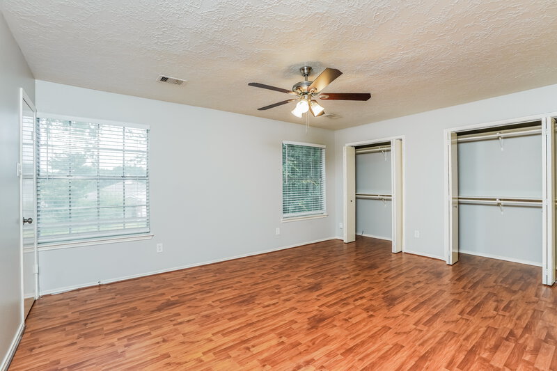 2,025/Mo, 8310 Woodland Willows Dr Houston, TX 77083 Bedroom View 2