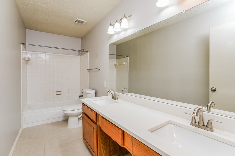 2,025/Mo, 8310 Woodland Willows Dr Houston, TX 77083 Bathroom View
