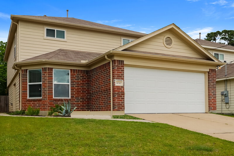 2,375/Mo, 16742 Warbler Dr Conroe, TX 77385 Front View