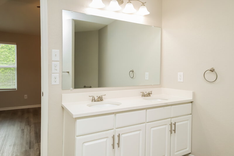2,375/Mo, 16742 Warbler Dr Conroe, TX 77385 Main Bathroom View