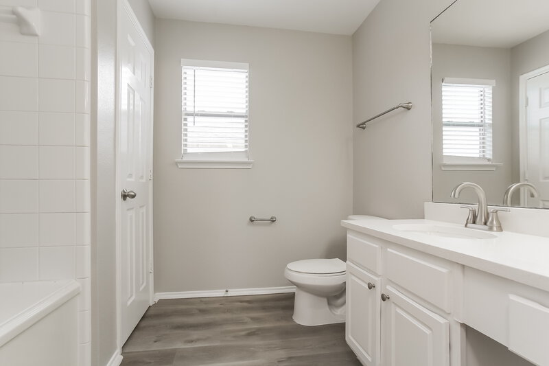 2,255/Mo, 22835 Twisting Pine Dr Spring, TX 77373 Main Bathroom View