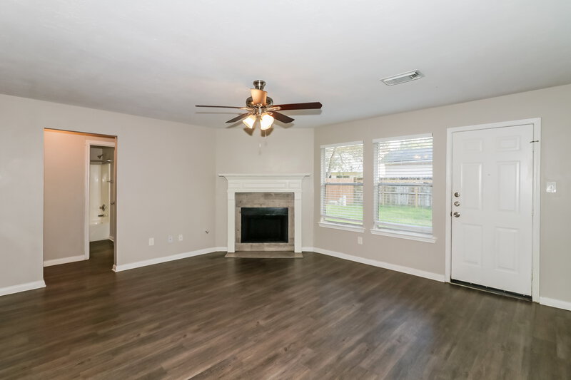 1,940/Mo, 8022 Bunting Ct Humble, TX 77396 Living Room View