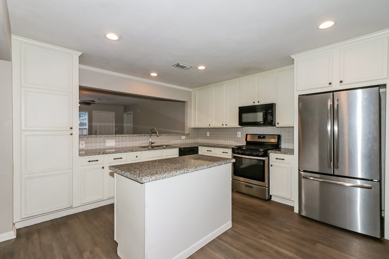 1,940/Mo, 8022 Bunting Ct Humble, TX 77396 Kitchen View