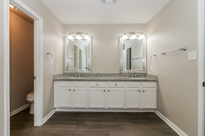 1,940/Mo, 8022 Bunting Ct Humble, TX 77396 Main Bathroom View
