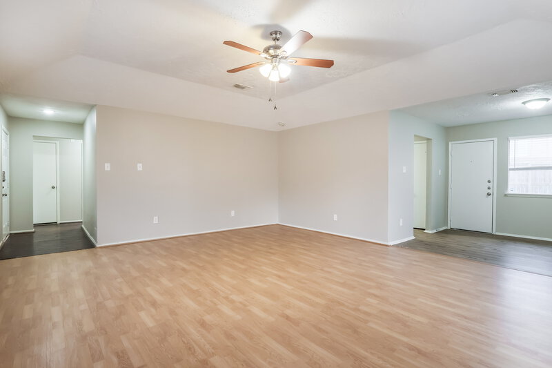 0/Mo, 4306 Owens Creek Ln Spring, TX 77388 Living Room View 2