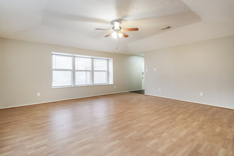 0/Mo, 4306 Owens Creek Ln Spring, TX 77388 Living Room View 3